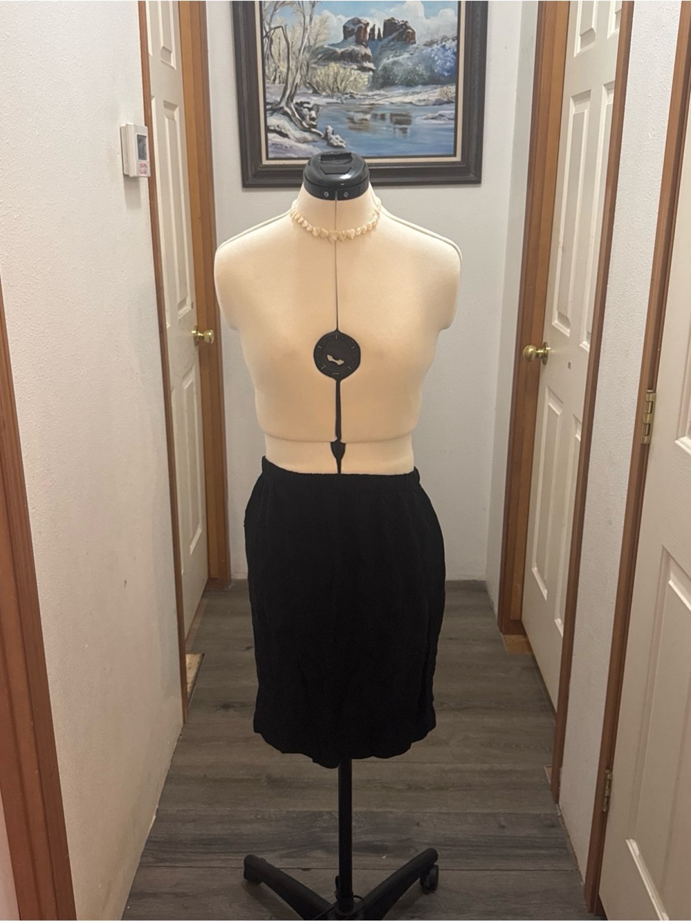 Classic Black Elastic-Waist Mini Skirt
